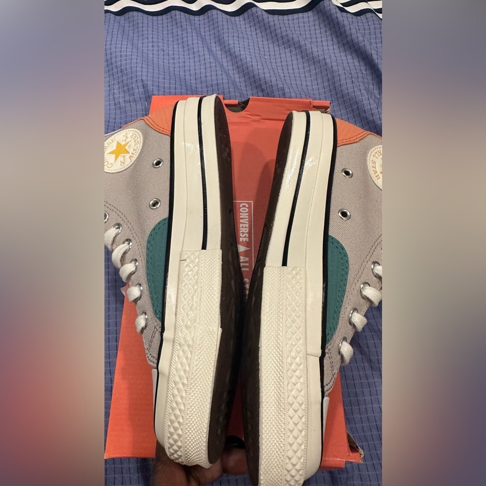 Converse High-Top Sneakers with Colorful Accents - Picture 4 of 6